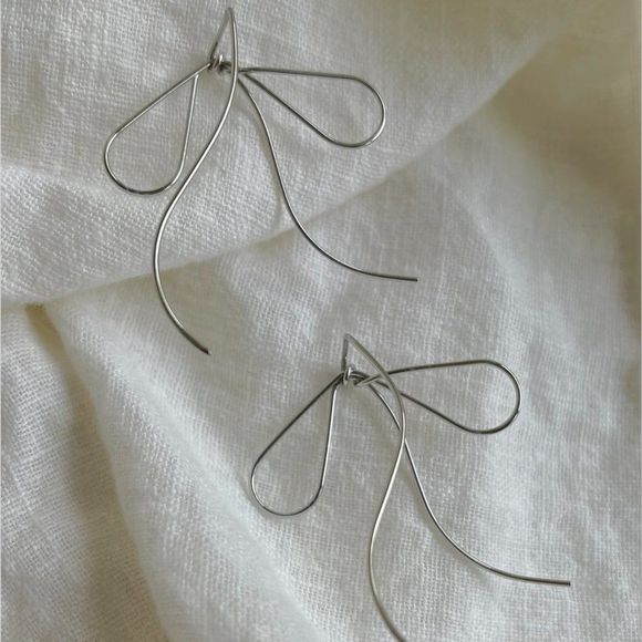 Hollow Silver Metal Bow Design Dangle Earrings Elegant Simple Style Minimalist - Picture 3 of 6